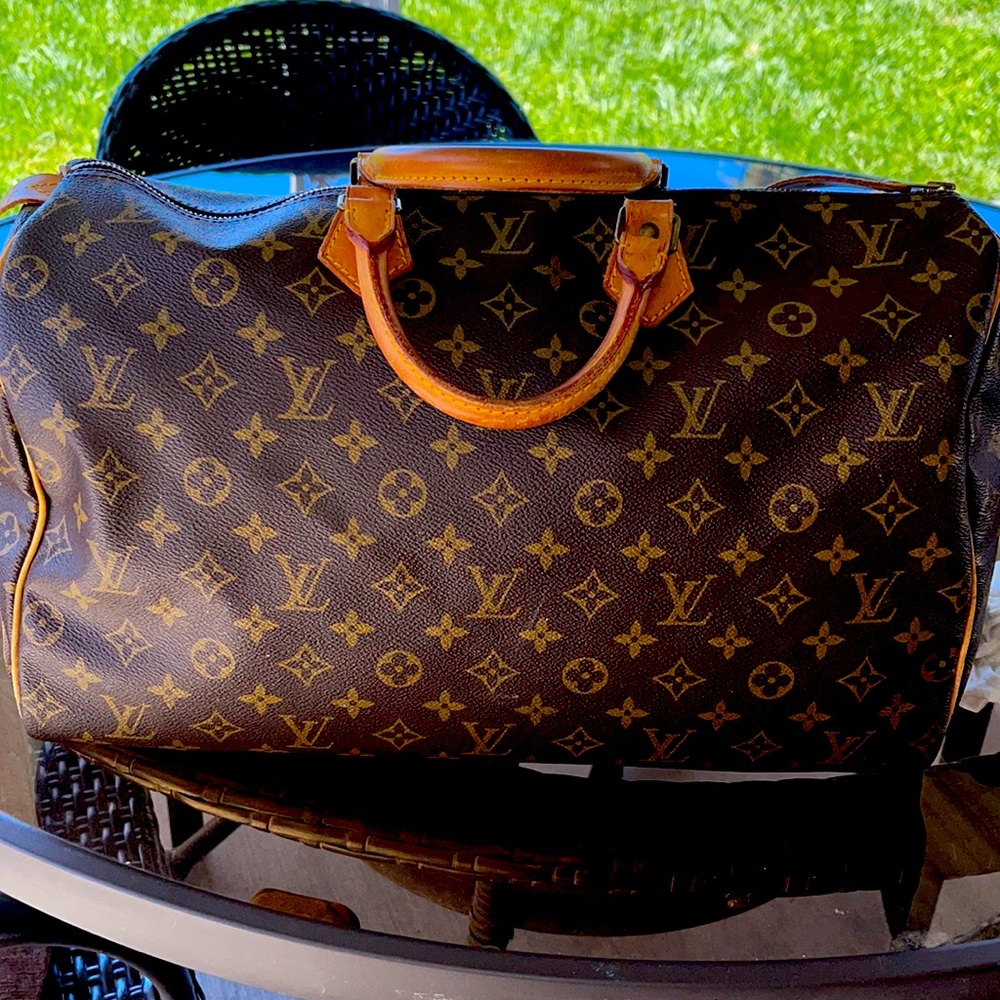 LV bag authentic  code VI863